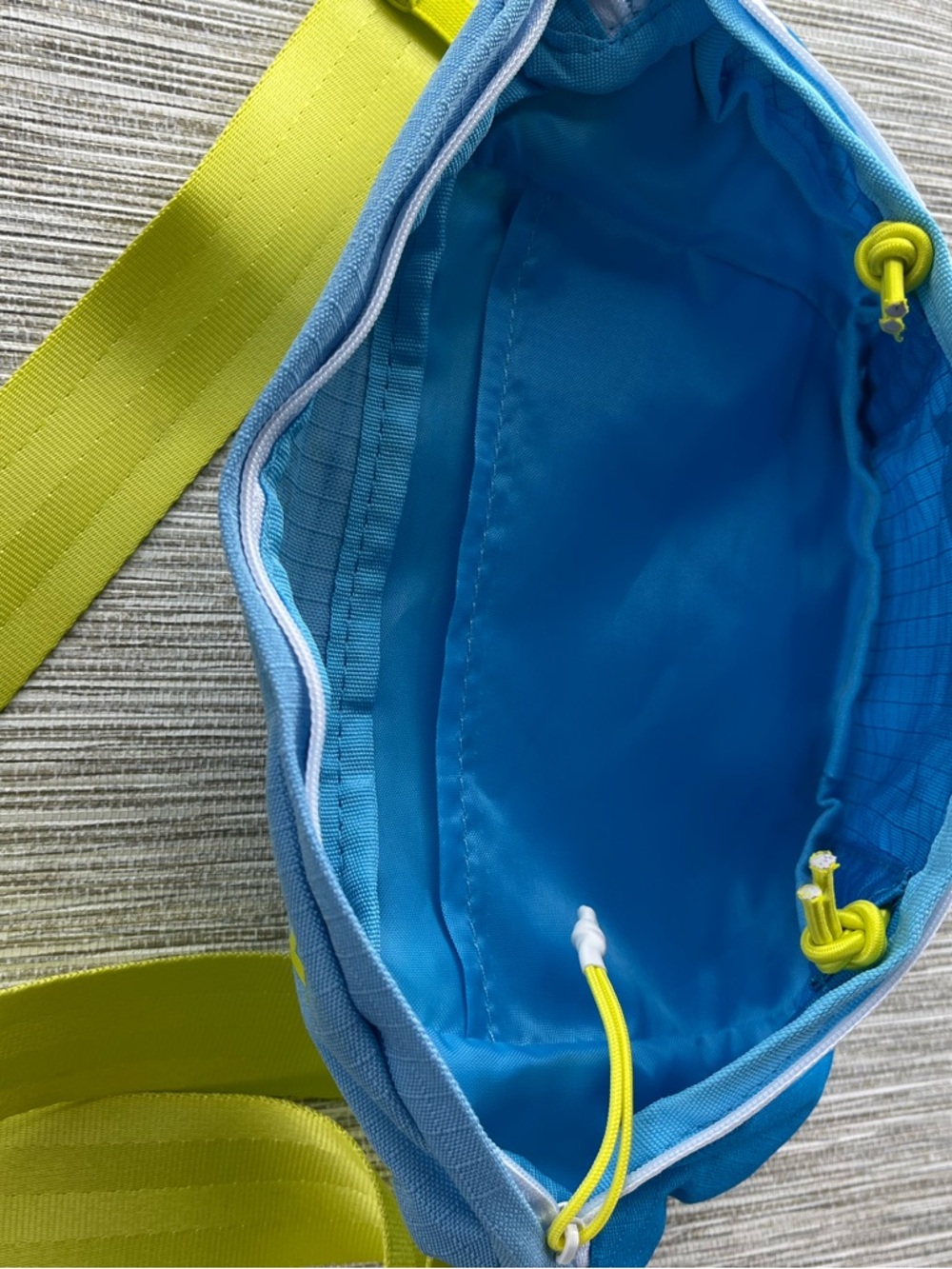 Hoka Adjustable Belt Fly Human Fly Running Waist Pack in Blue and Neon Yellow - Picture 6 of 15